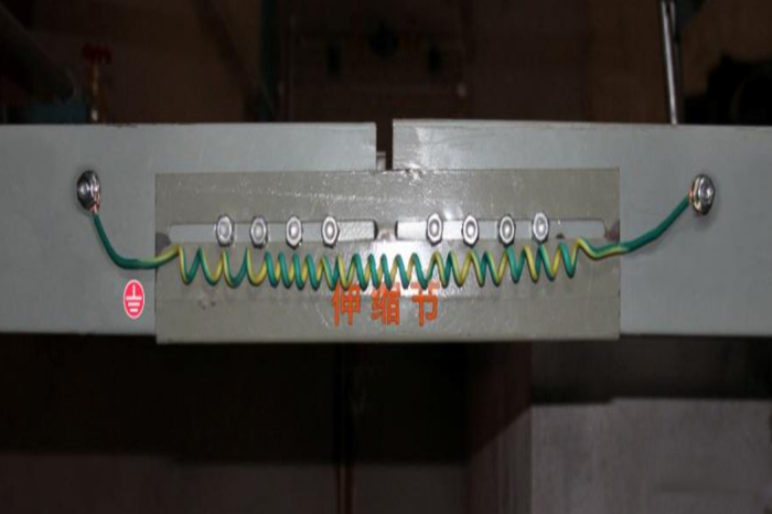 管道、桥架穿过建筑缝隙